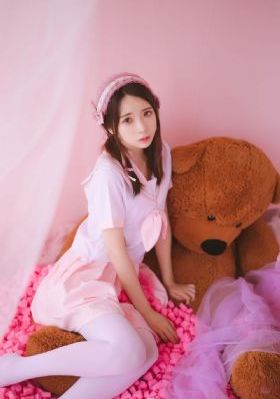 我要成名+吃奶镜头片段_4K高清免费观看